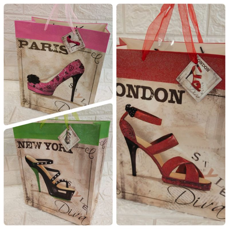 

PAPER BAG/KANTONG KERTAS UK.25x30x12cm. 1 PAK ISI 12PCS