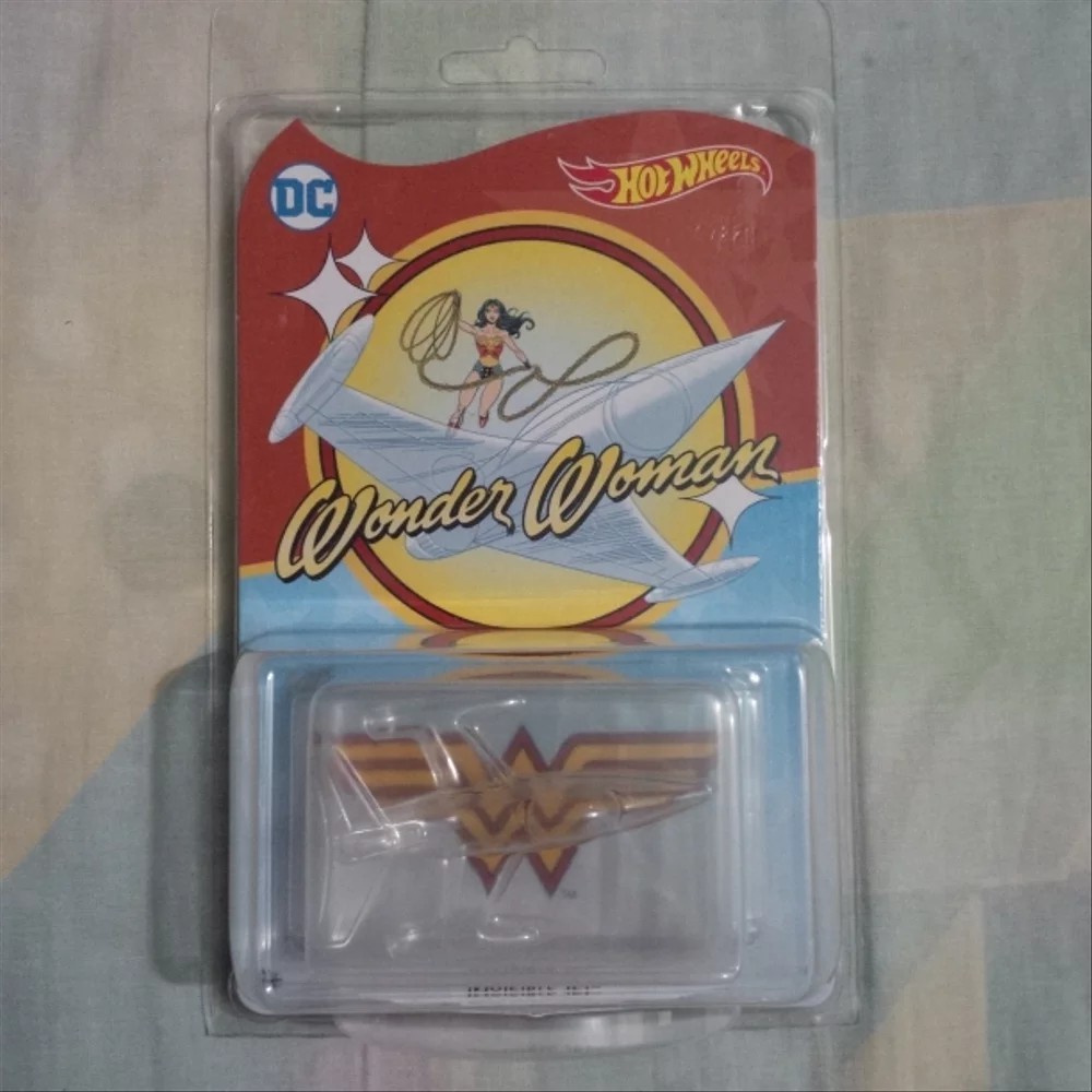 hot wheels wonder woman invisible jet