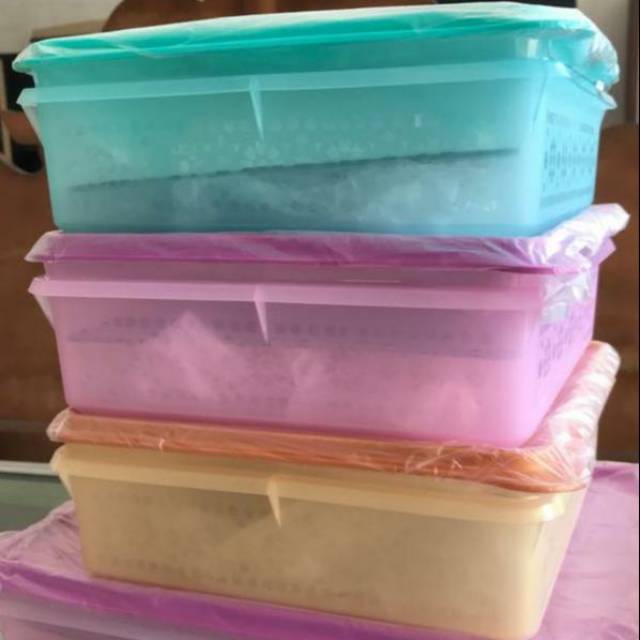 Tupperware snack store