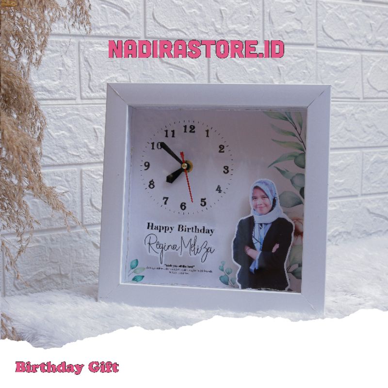 

Jam kado ulang tahun frame 3d 20x20