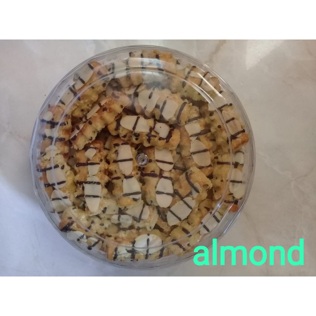 

KUE KERING LEBARAN (ALMOND)