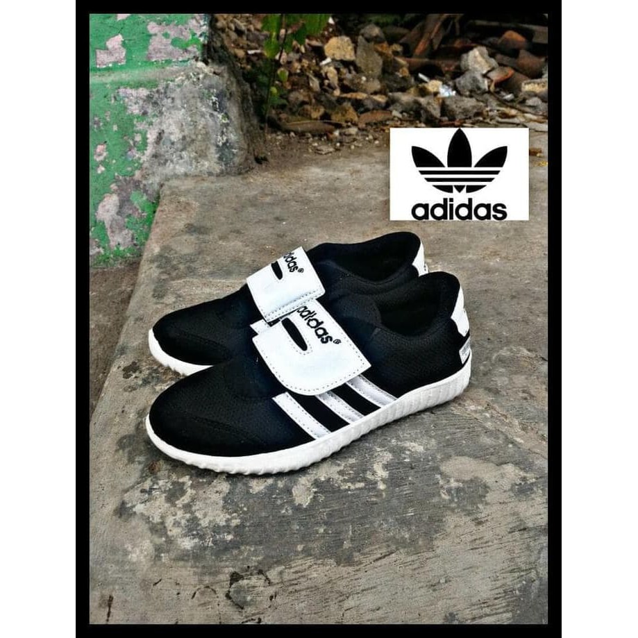 TERNEW SEPATU SEKOLAH ANAK ADIDAS PEREKAT HITAM UNISEX KEREN