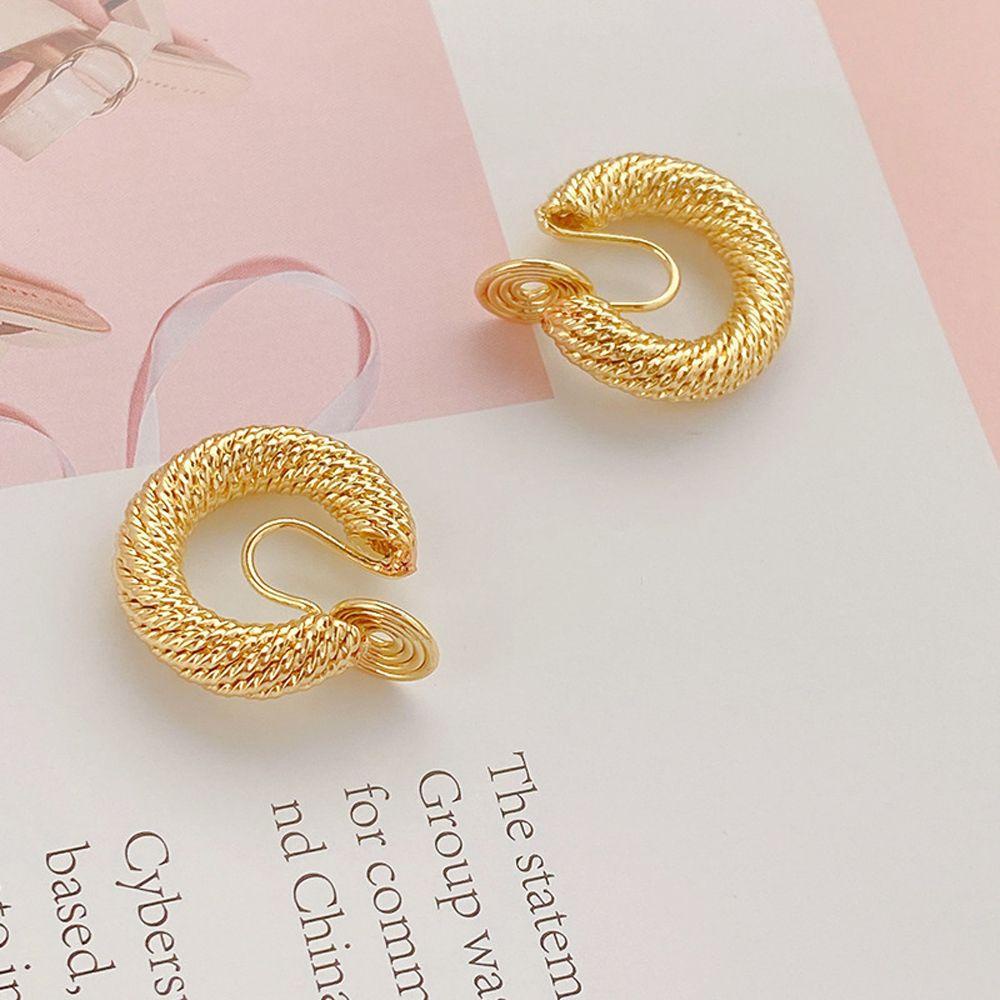 Mxbeauty Anting Perempuan Mewah Keren Berbentuk C Telinga Hoop Temperamen Retro Nyamuk Coil Telinga Klip