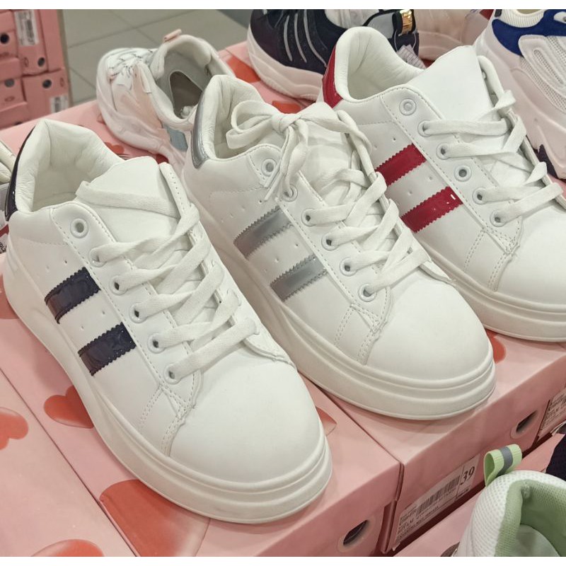 SEPATU SNEAKERS WANITA MEREK GENNY