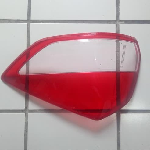 Mika Stop/ kaca lampu belakang Suzuki Ertiga