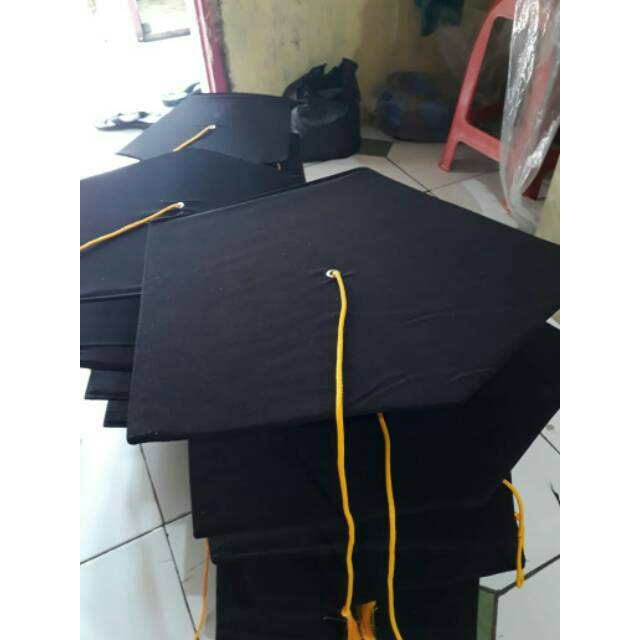topi wisuda tk