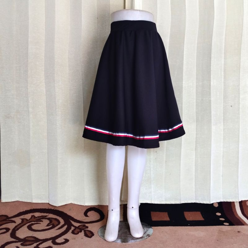 Rok Pendek Payung Scuba FlareMidi Skirt Korea Mayung Hitam Putih