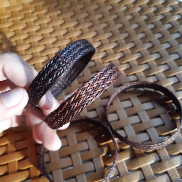 Gelang anyaman khas kalimantan