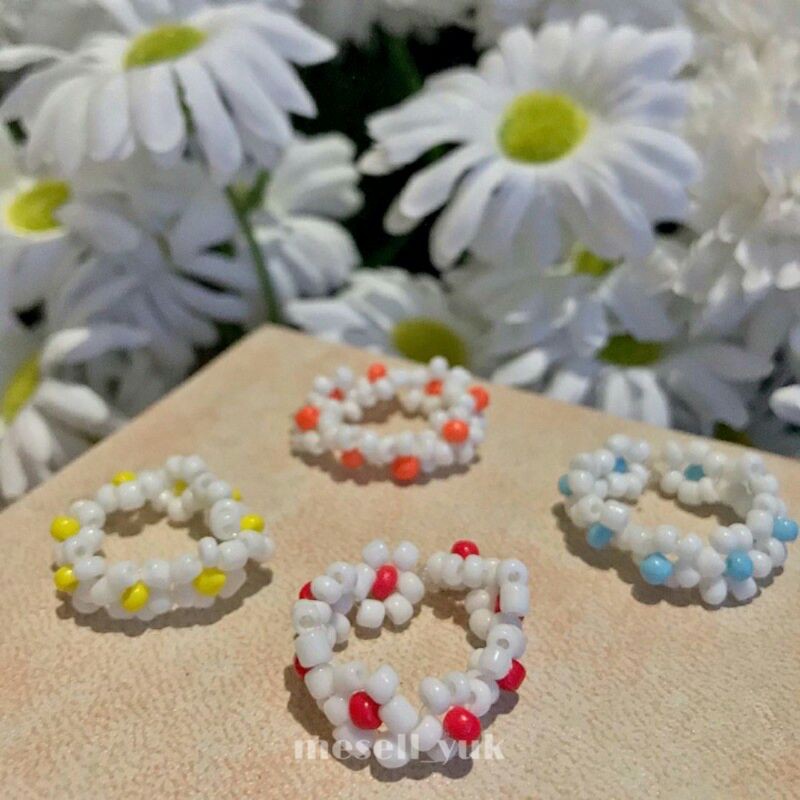 Small Flower Elastic Trasparent Crystal Bead Rings Cute Finger Rings Jewelry / Cincin mute manik&quot;