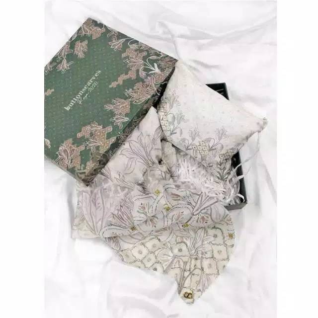 New Buttonscarves Hampers Maharani Prayer Robe