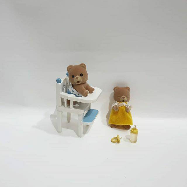 ⚠RARE ITEM⚠
Sylvanian Families Marmalade Bear Twins + Baby High Chair