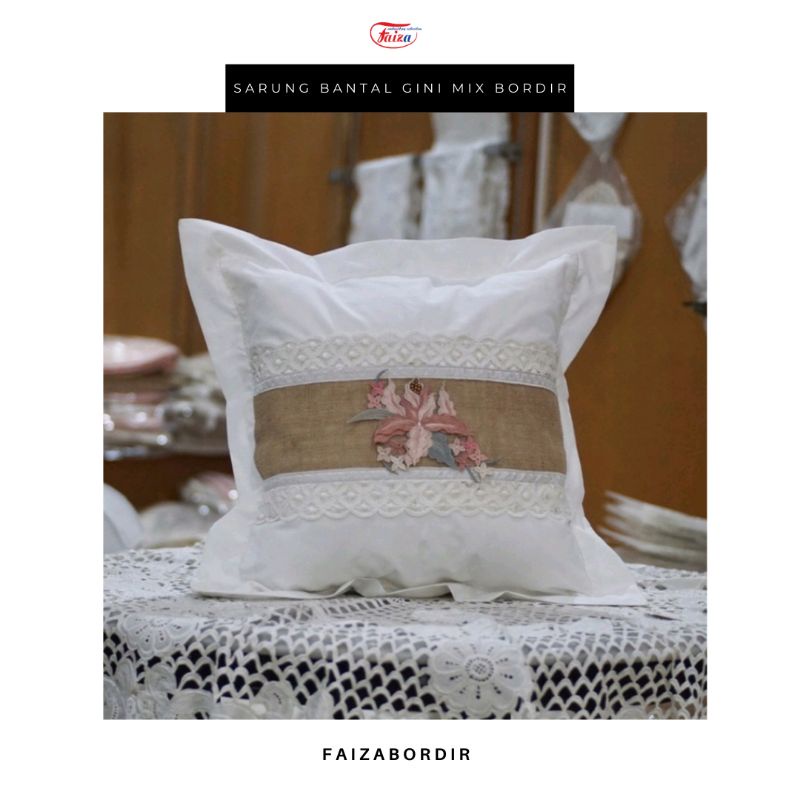 Sarung Bantal Kursi Bordir / Bordir Cushion Cover Putih Katun Kombinasi Goni Bordir Untuk Ruang Tamu