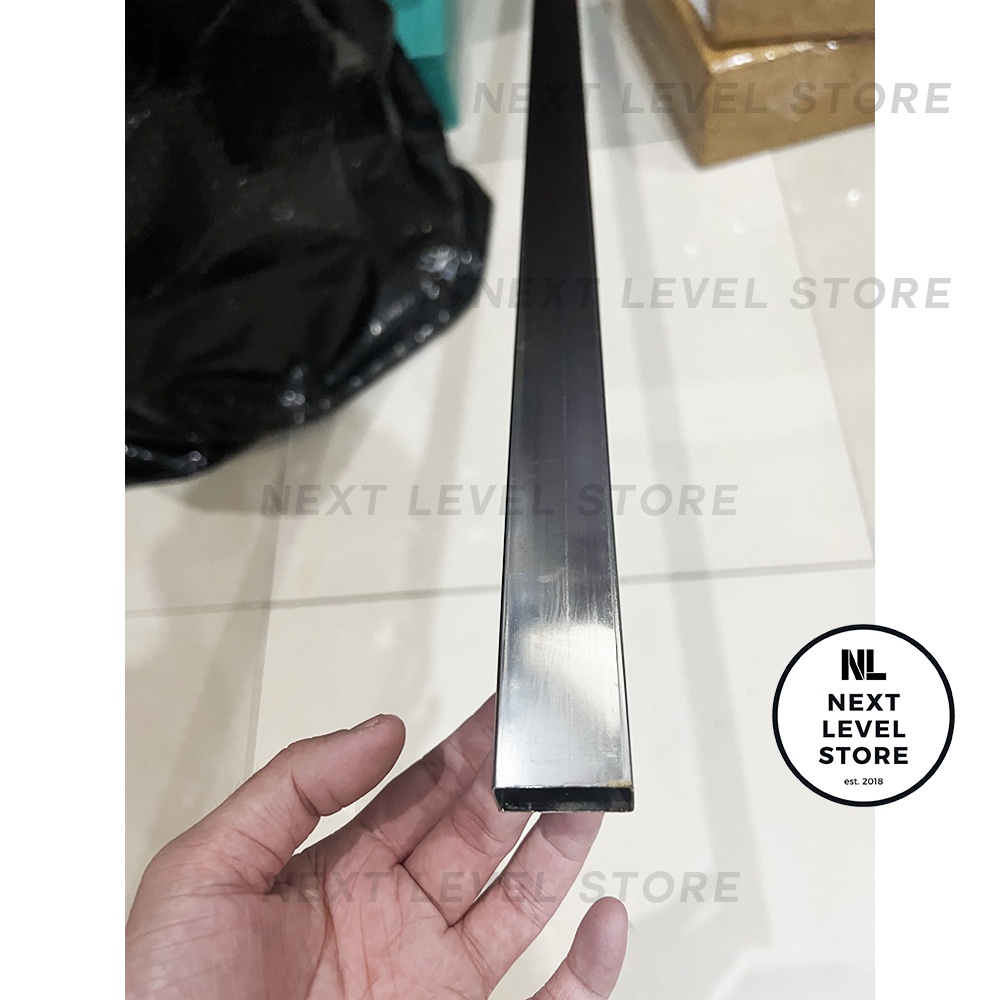 Pipa Kotak Display Kotak Besi 1 Meter Cantolan Hook Silver (Minimal order 6meter dan KELIPATAN 2meter) - harga untuk 1 meter