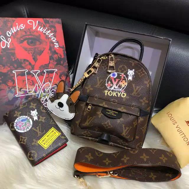 Lv mini palm spring backpack / lv mini backpack free box / lv gift set box + passport + gantungan