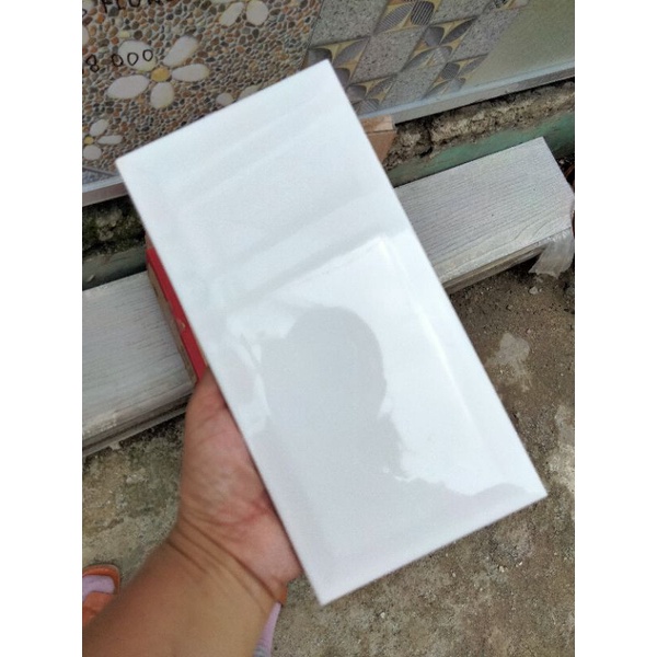 KERAMIK DINDING BATA PUTIH MULIA SIGNATURE 10x20 METRO WHITE BEVEL KW 1