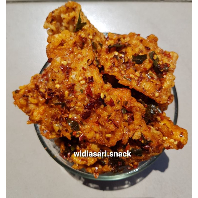 

CEMILAN / SNACK KERIPIK TEMPE PEDAS DAUN JERUK RENYAH OLEH OLEH BANDUNG MURAH 250gr