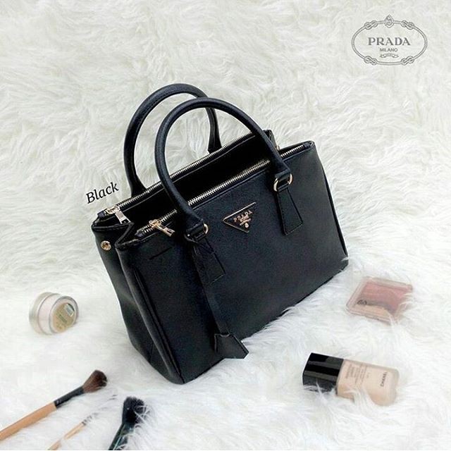 TAS  wanita cewek branded fashion handbag bag Prada Safiano Spesial