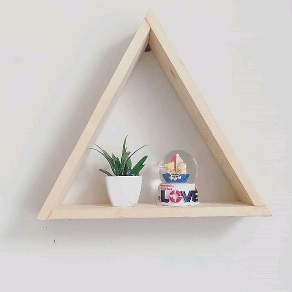 Rak dinding kayu segitiga