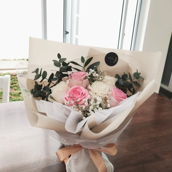 Bunga Mawar Valentine Hand Buket Mawar Asli Hand Bouquet Wisuda