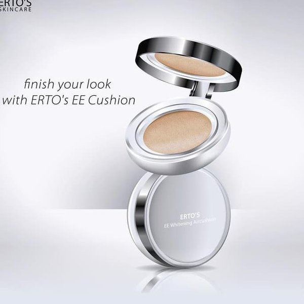 [ORI] Bedak EE Whitening Aircushion Foundation Wajah dengan Tekstur Lembut Menutupi Flek Noda Hitam di Wajah - Gratis Spons Bedak dalam Kemasan