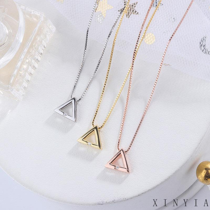 Kalung Bentuk Segitiga Geometris Aksen Berlian Untuk Wanita