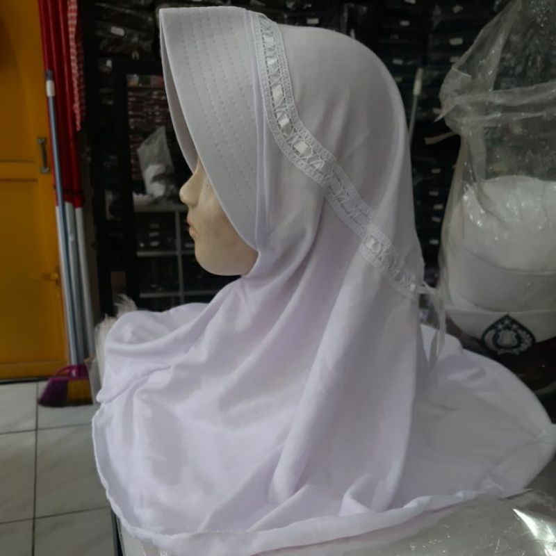 Kerudung sekolah putih instan