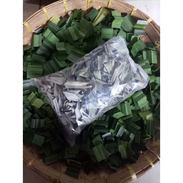 

Daun Pandan Wangi Kering 30 gr / Daun Pandan Kering
