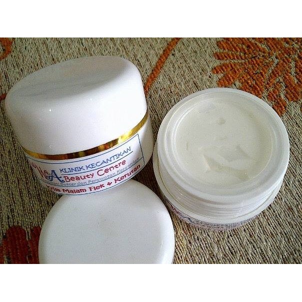 

Ampuh Cream Flek Krim Bekas Jerawat Racikan