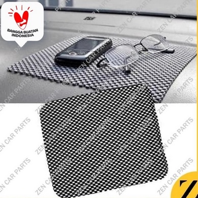 Anti Slip 20 x 20 CM 20cm Dashboard Mobil Universal Alas tatakan Dash mat non persegi kecil