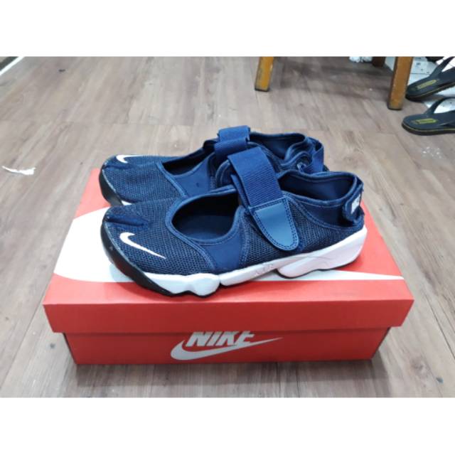 nike rift navy blue
