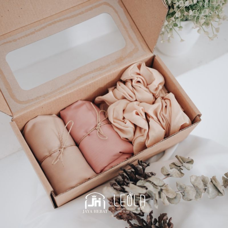 HAMPERS / BIRTHDAY GIFT / HAMPERS HIJAB / ULTAH KADO PACAR KADO ULANG TAHUN CEWEK GIFT BOX HAMPERS ULANG TAHUN KADO WISUDA HADIAH ULANG TAHUN PAKET SESERAHAN HAMPERS HANTARAN MUKENA