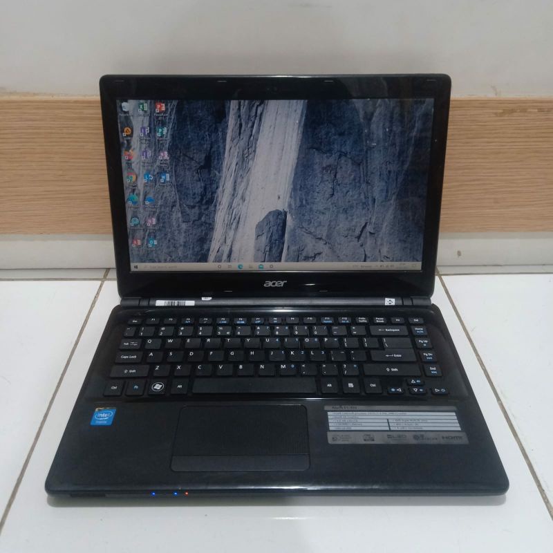 Laptop Acer Aspire E1-410 Intel Celeron N2820 Windows 10 Layar 14 inch Full aplikasi Siap pakai