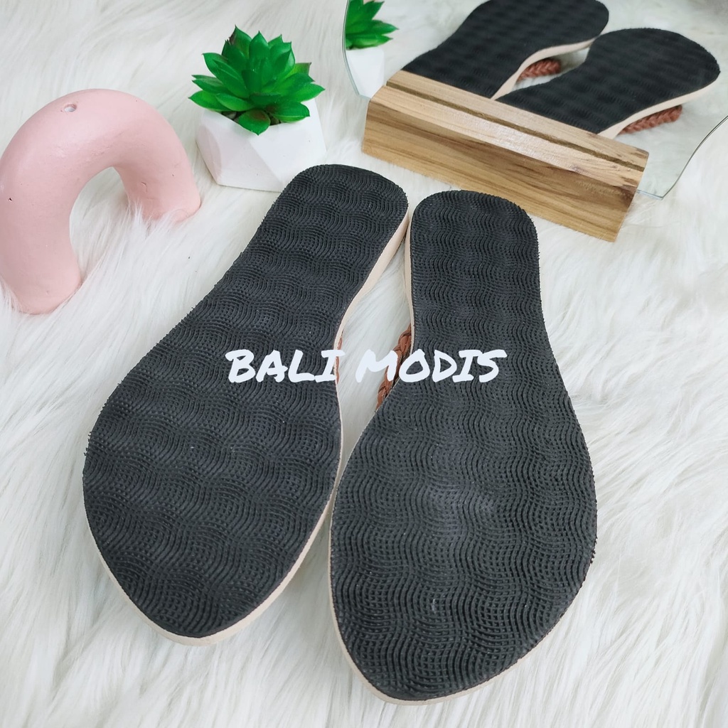 SANDAL WANITA JEPIT ETNIK BALI