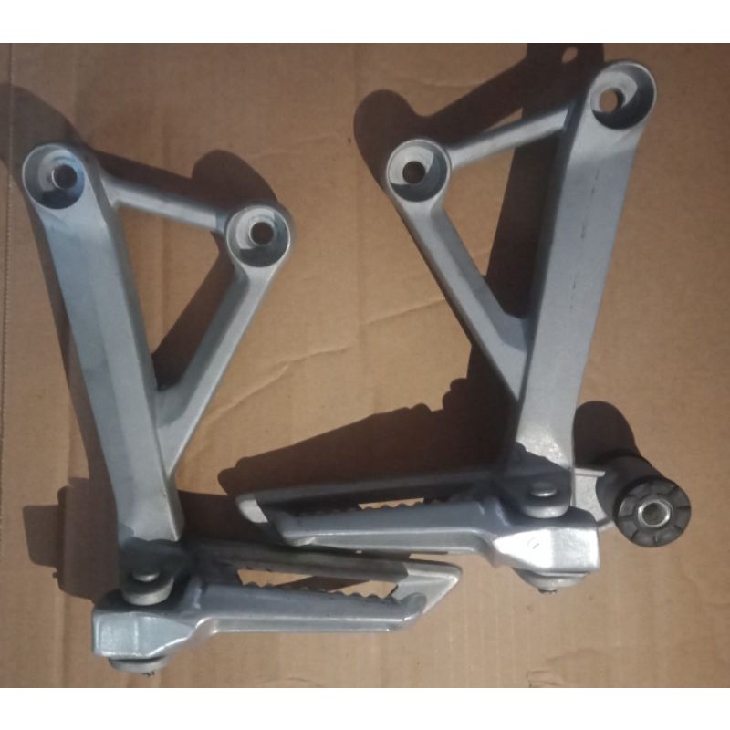 Postep Footstep pijakan kaki belakang CBR150R CB150 CB150R Original K15L