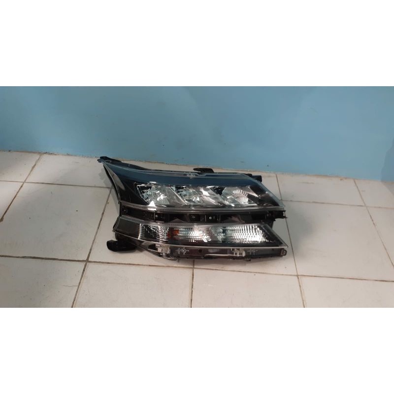 Headlamp Toyota Avanza 2020 kanan