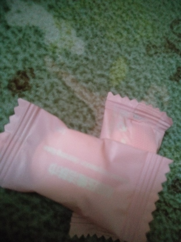 Tissue Handuk Mini Permen Travelling Liburan Kompress Towel Portable