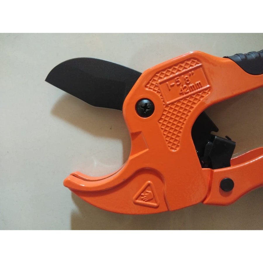 

GUNTING POTONG PIPA / GUNTING PIPA PVC HITAM CAMEL 42mm