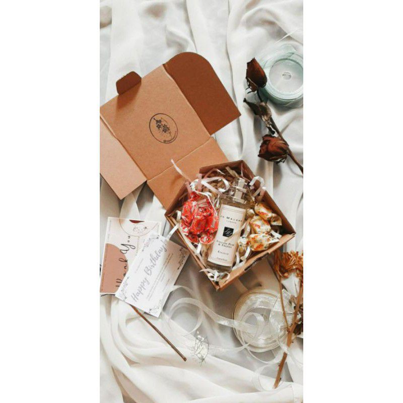 

gift box parfum aestetic ulang tahun wedding graduation birthsday