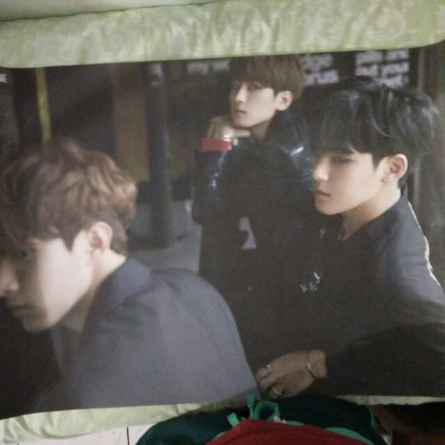 Poster teen age wonwoo,  dokyeom, mingyu sudah dengan tube