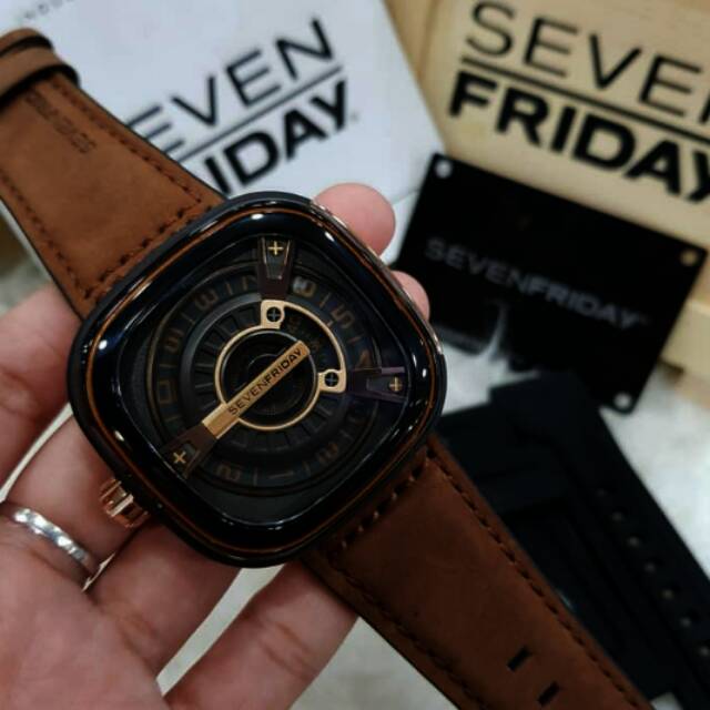 Jam tangan pria analog Seven Friday SF M2/02 01001