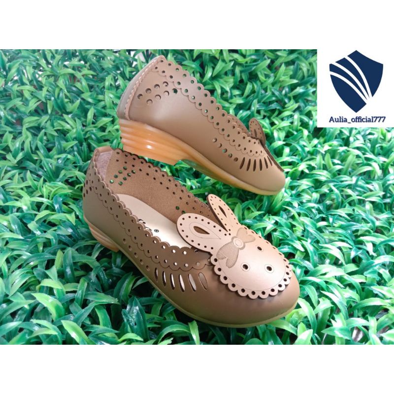 Sepatu laser kelinci aulia