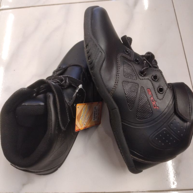 Sepatu sekolah JS