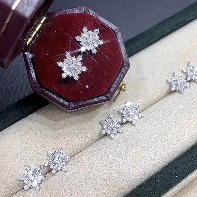 Anting Stud Desain Snowflake Aksen Kristal Untuk Wanita