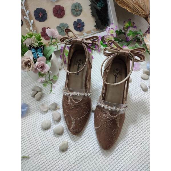 sepatu vilea mocca dengan asesoris dan pita tinggi 7cm tahu