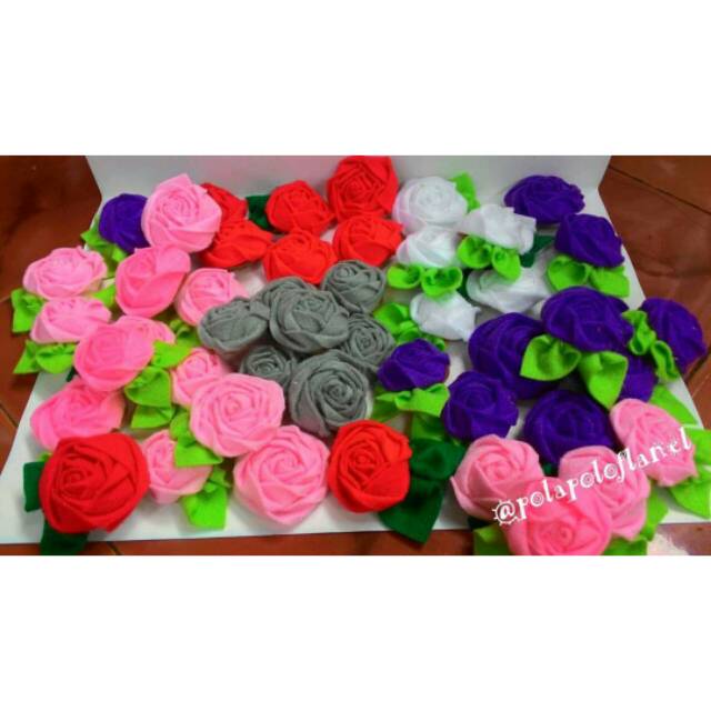 Souvenir pernikahan Bros bunga mawar flanel