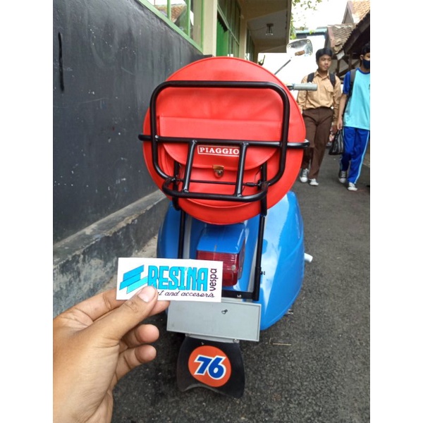 backrack 3 in 1 rak belakang 3 in 1 ban serep plat no Vespa PX PS exclusive super sprint hitam dan croom bagus