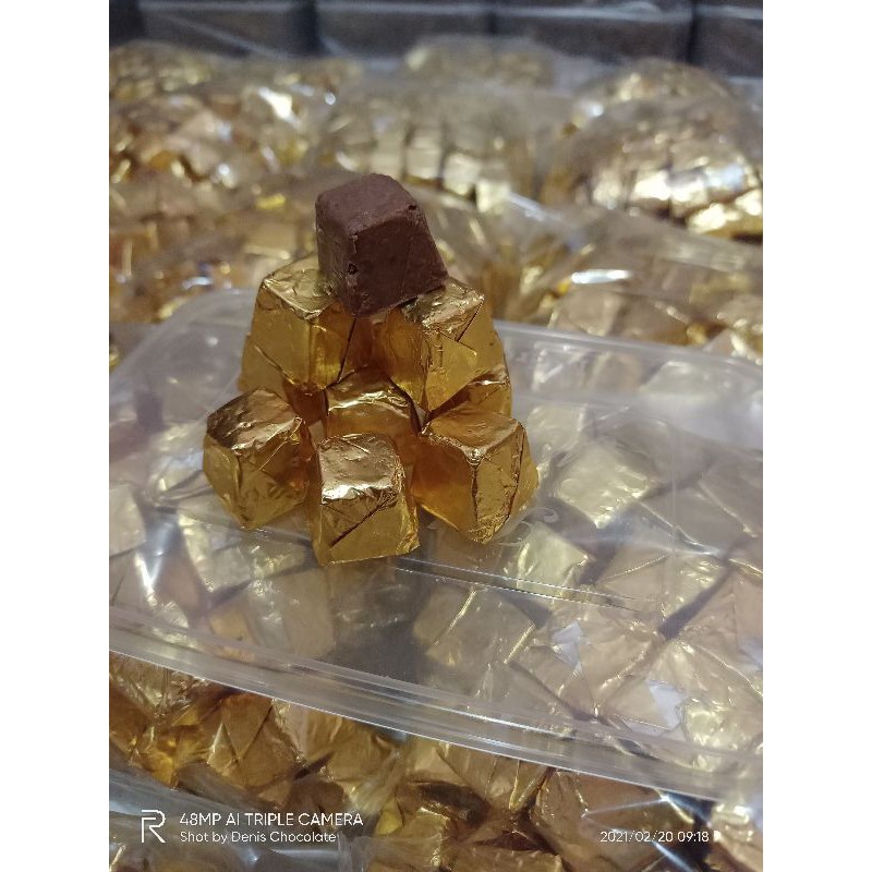 

Promo Coklat piramid Silverqueen Mix 500gr isi 65pcs