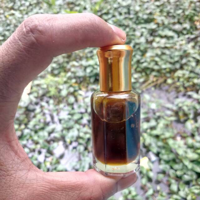 MINYAK GAHARU ASLI KALIMANTAN WANGI NYA TIDAK LUNTUR MINYAK GAHARU SUPER ASLI 10ML