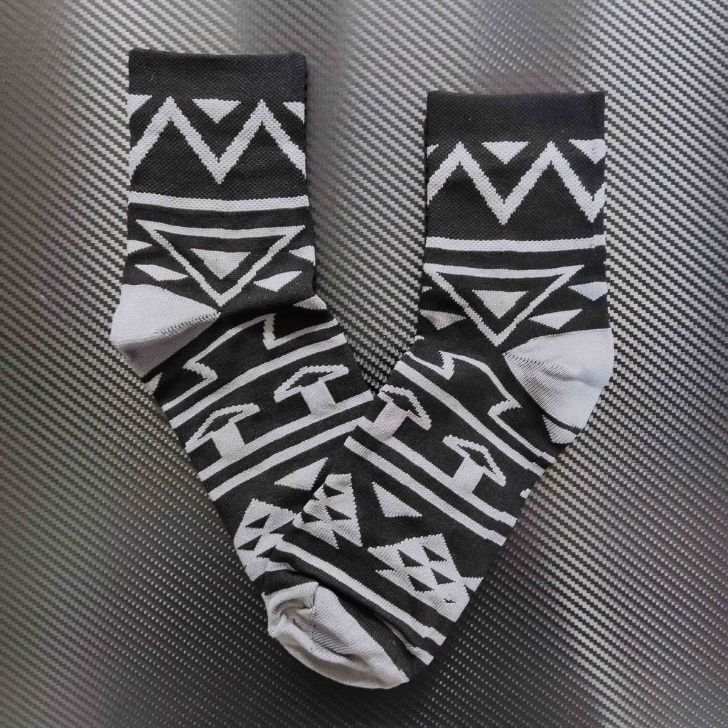 Kaos Kaki Olahraga Sepeda Motif Tribal Abu Hitam