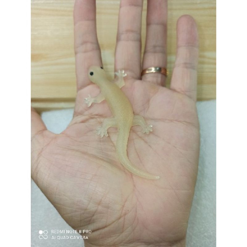 mainan cicak karet prank jahil satuan